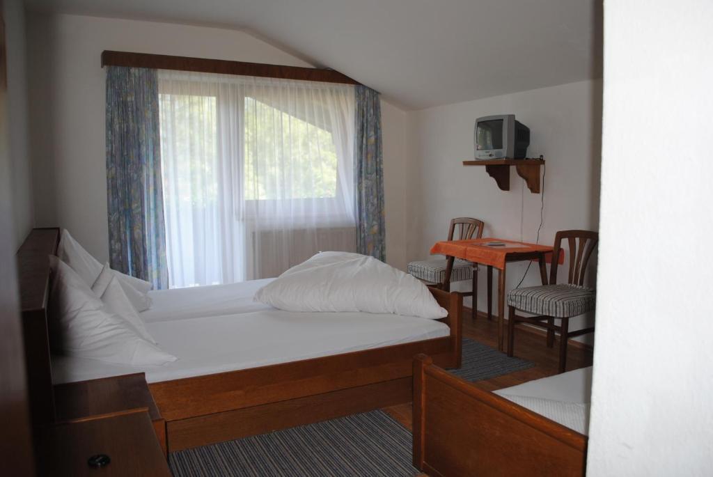 Pension Larchenhof Maurach  Ruang foto
